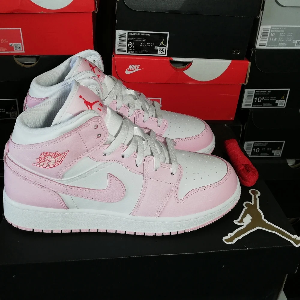 AIR JORDAN 1 MID "VALENTINES DAY" WOMEN'S US SIZE 8 BRAND NEW IN BOX - Picture 6 of 16